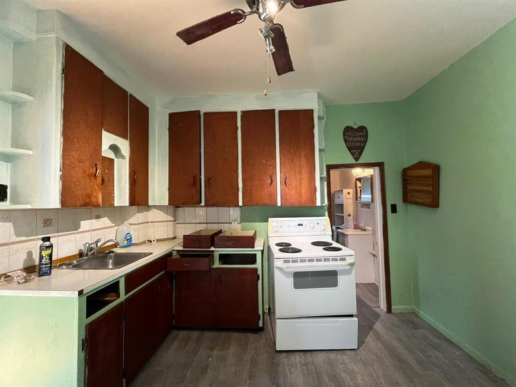 












441 Boyd Avenue

,
Winnipeg,




Manitoba
R3G1T9

