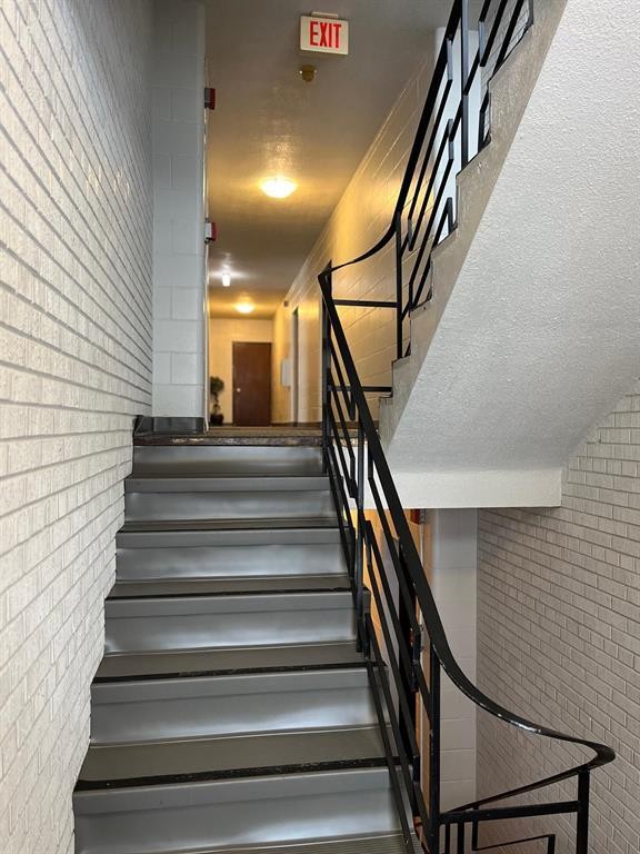 












291 Machray Avenue

,
Winnipeg,




Manitoba
R2W1X4

