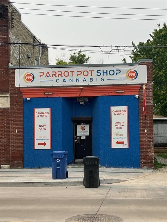 












372 Selkirk Avenue

,
Winnipeg,




Manitoba
R2W2M2

