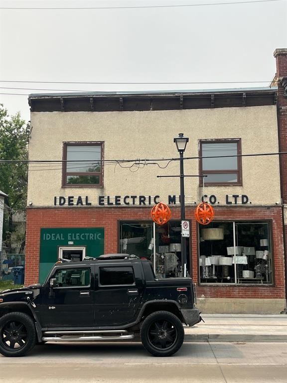 












372 Selkirk Avenue

,
Winnipeg,




Manitoba
R2W2M2

