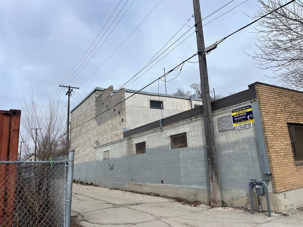 












290 Laura Street

,
Winnipeg,




Manitoba
R3A1C5

