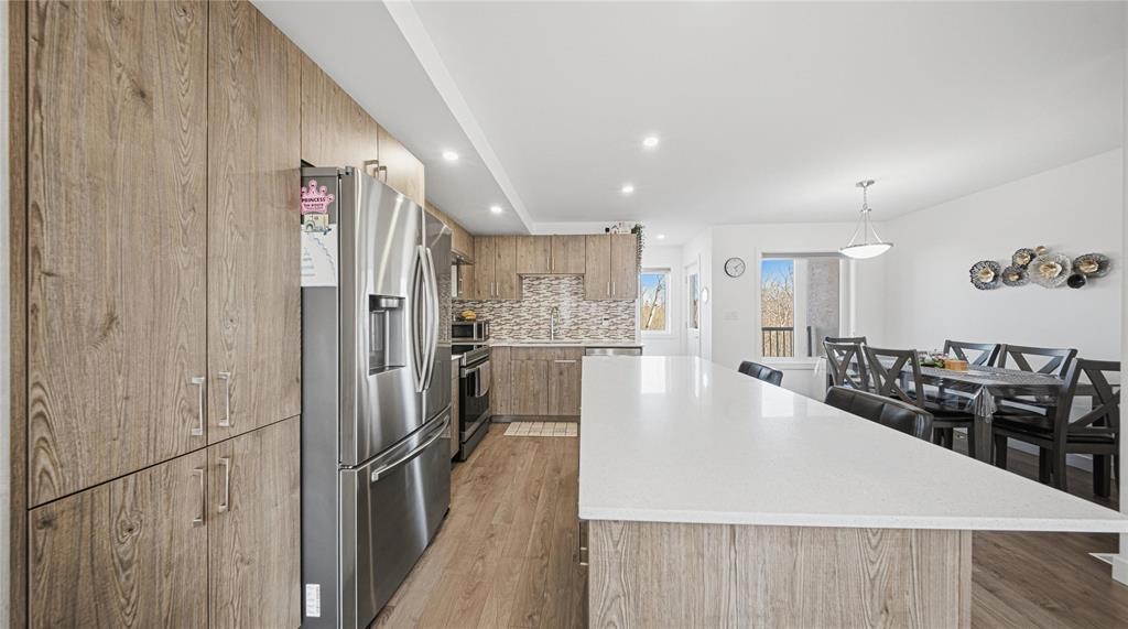 












1580 Ravelstone Avenue W

,
Winnipeg,




Manitoba
R3W1P8

