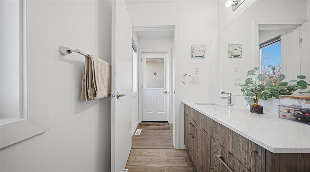 












1580 Ravelstone Avenue W

,
Winnipeg,




Manitoba
R3W1P8

