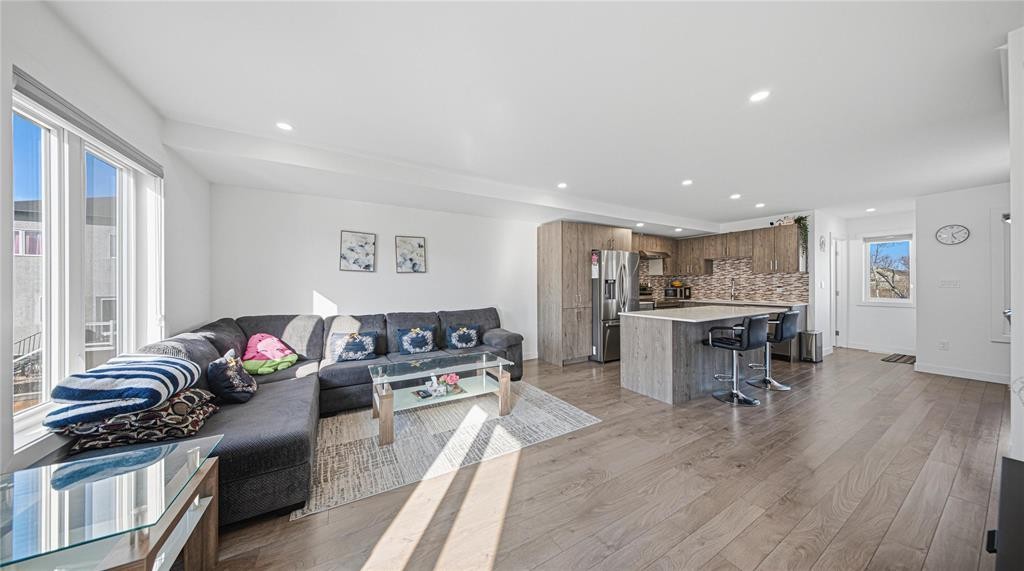 












1580 Ravelstone Avenue W

,
Winnipeg,




Manitoba
R3W1P8

