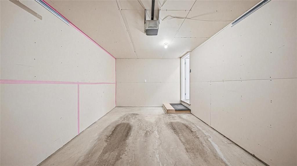 












1580 Ravelstone Avenue W

,
Winnipeg,




Manitoba
R3W1P8

