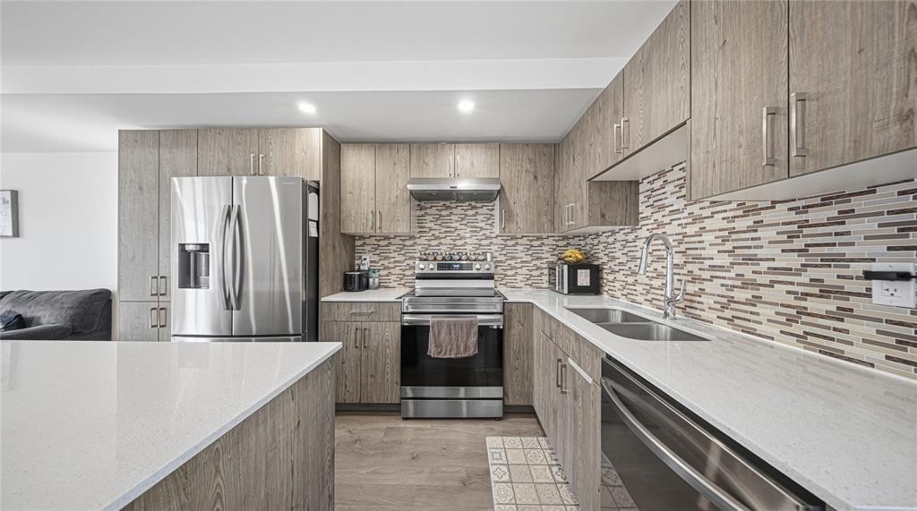 












1580 Ravelstone Avenue W

,
Winnipeg,




Manitoba
R3W1P8

