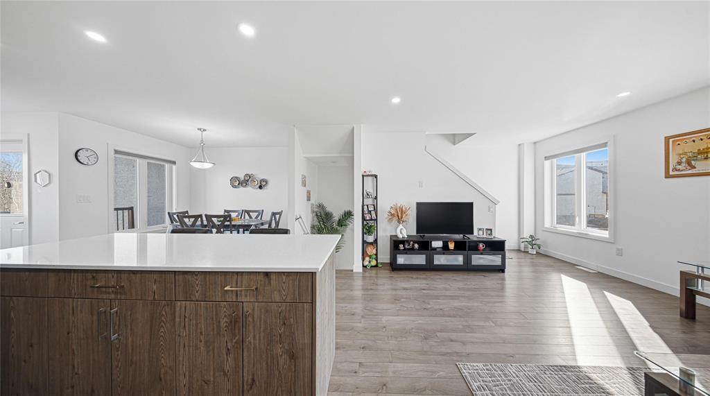 












1580 Ravelstone Avenue W

,
Winnipeg,




Manitoba
R3W1P8

