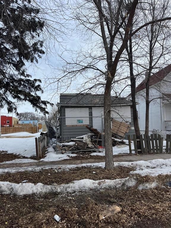 












573 Flora Avenue

,
Winnipeg,







Manitoba
R2W2S3

