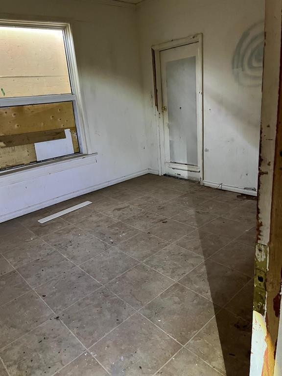 












637 Bannatyne Avenue

,
Winnipeg,




Manitoba
R3A0H3

