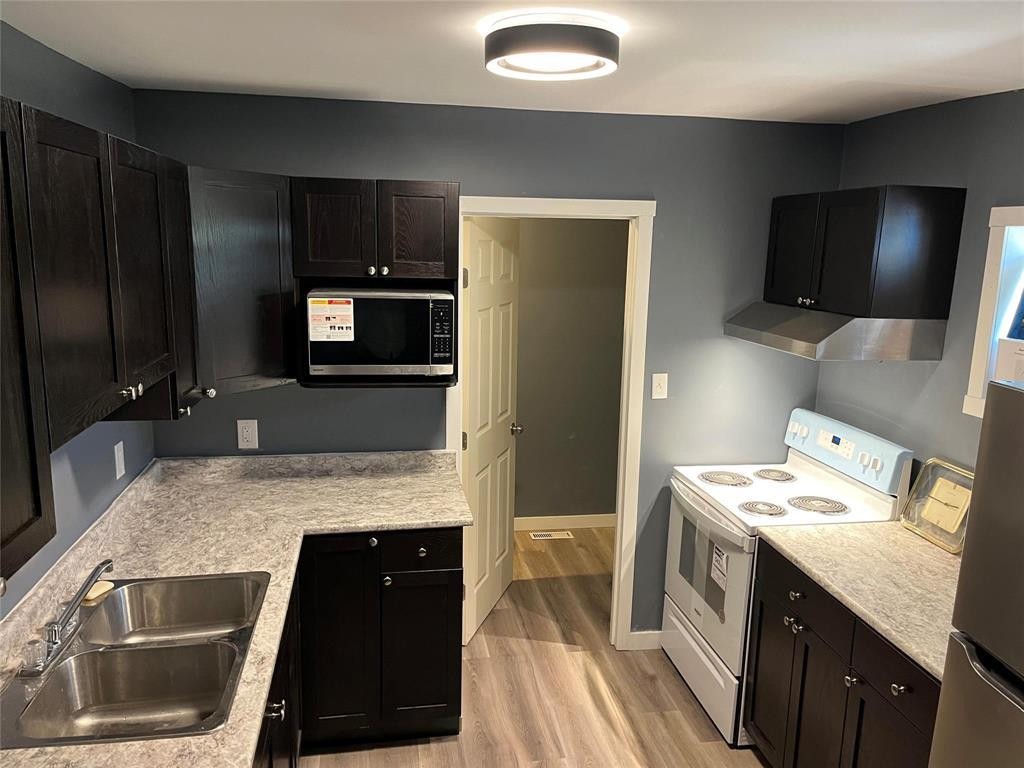 












787 Dufferin Avenue

,
Winnipeg,




Manitoba
R2W1Y4

