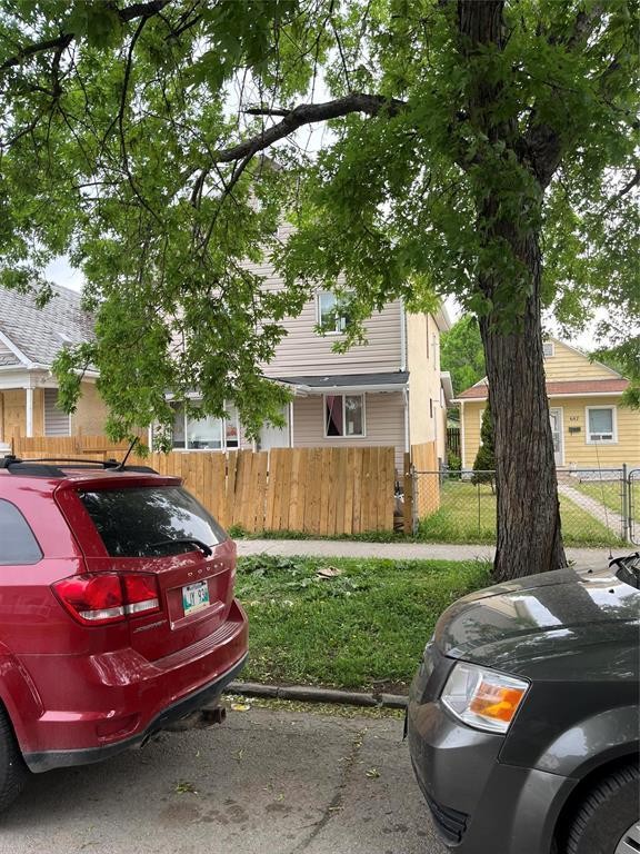 












689 Flora Avenue

,
Winnipeg,




Manitoba
R2W2S6


