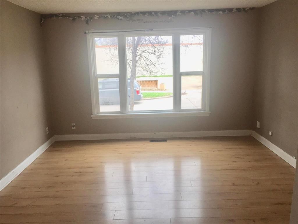 












439 Beverley Street

,
Winnipeg,




Manitoba
R3G1T9

