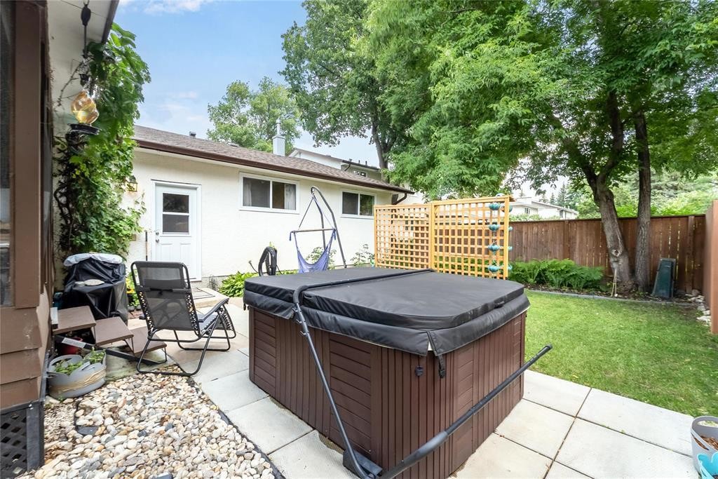 












70 Radcliffe Road

,
Winnipeg,




Manitoba
R3T3X3

