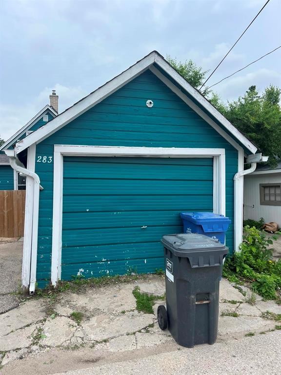 












283 Poplar Avenue

,
Winnipeg,




Manitoba
R2L0J8

