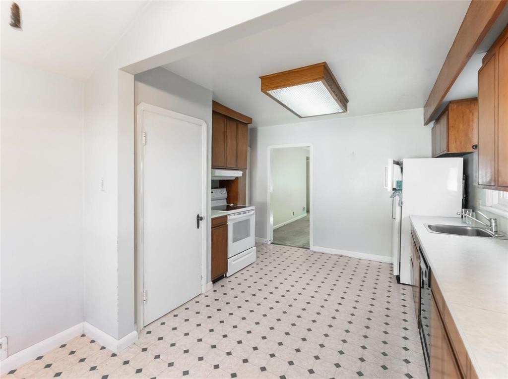 












764 Brazier Street

,
Winnipeg,




Manitoba
R2K2N6


