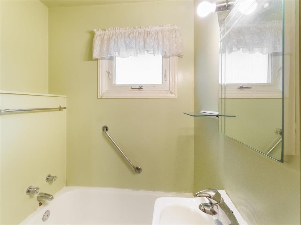 












764 Brazier Street

,
Winnipeg,




Manitoba
R2K2N6

