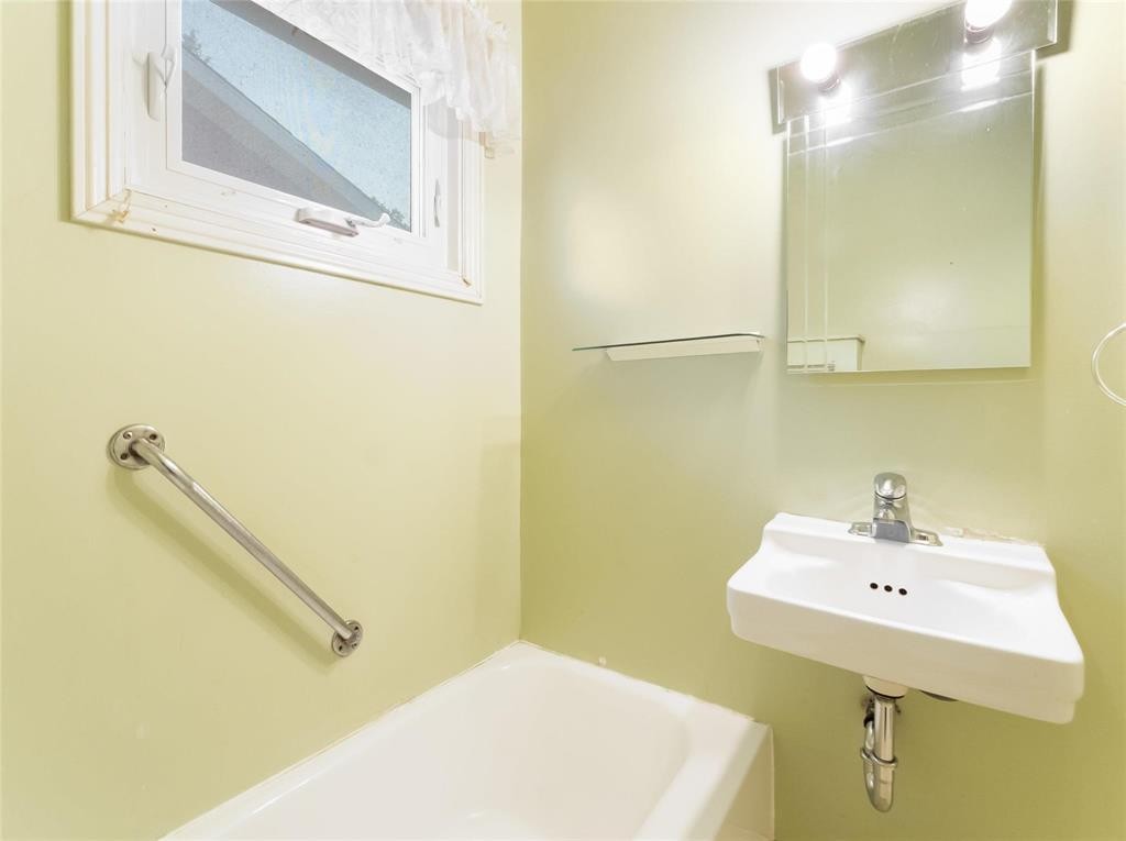 












764 Brazier Street

,
Winnipeg,




Manitoba
R2K2N6

