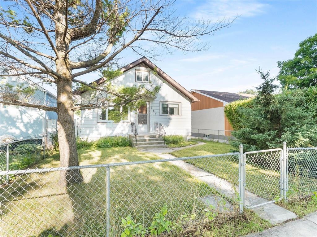 












764 Brazier Street

,
Winnipeg,




Manitoba
R2K2N6

