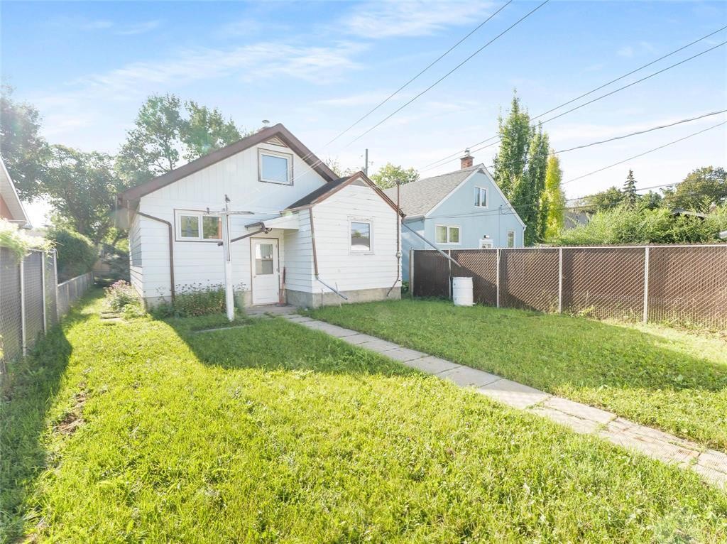 












764 Brazier Street

,
Winnipeg,




Manitoba
R2K2N6

