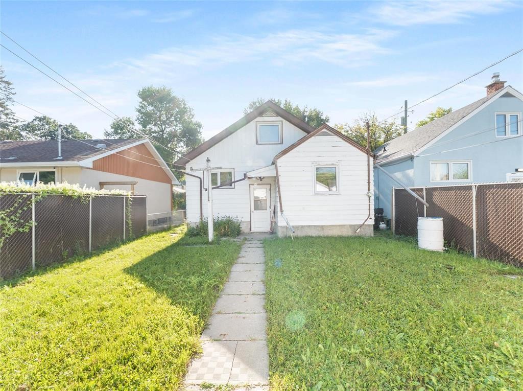 












764 Brazier Street

,
Winnipeg,




Manitoba
R2K2N6

