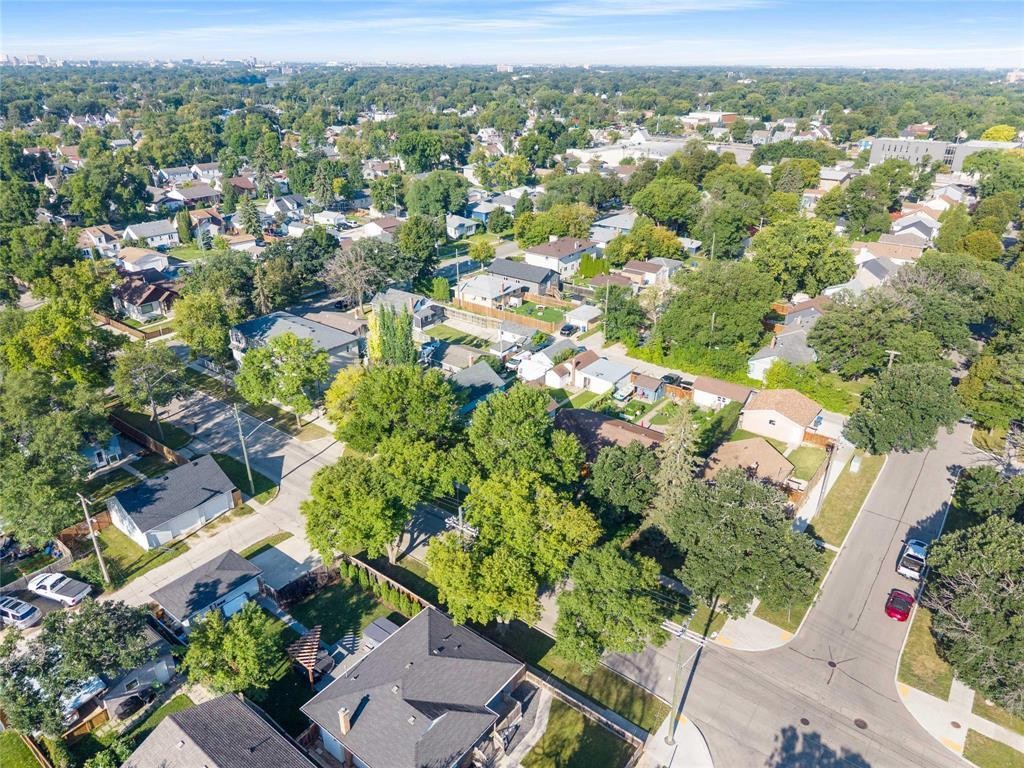 












764 Brazier Street

,
Winnipeg,




Manitoba
R2K2N6

