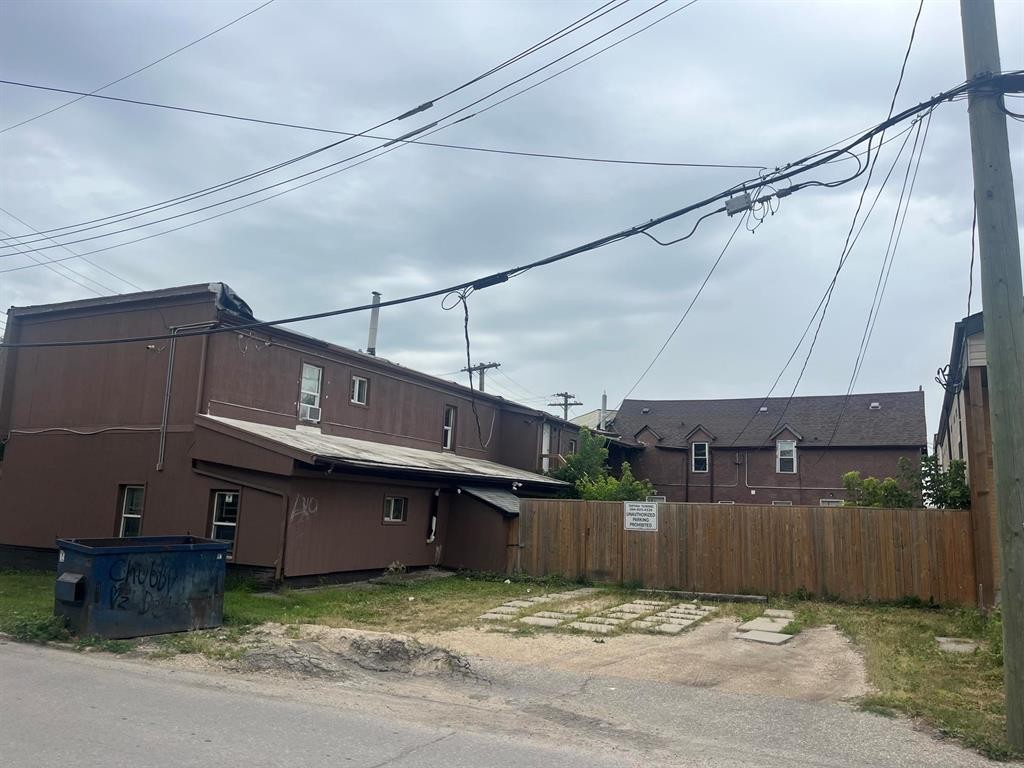 












143 Barber Street

,
Winnipeg,




Manitoba
R2W3J8


