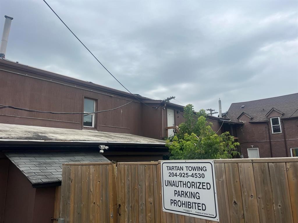 












143 Barber Street

,
Winnipeg,




Manitoba
R2W3J8

