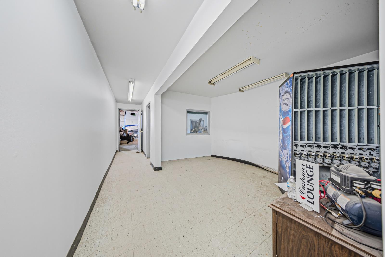 












1952 Brookside Blvd

,
Stony Mountain,




Manitoba
R3C2G1

