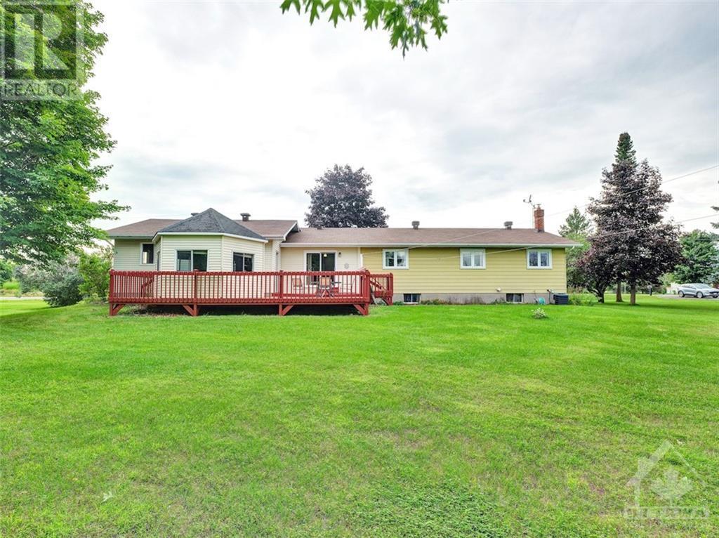 












2733 STAGECOACH ROAD

,
Osgoode,




Ontario
K0A2P0

