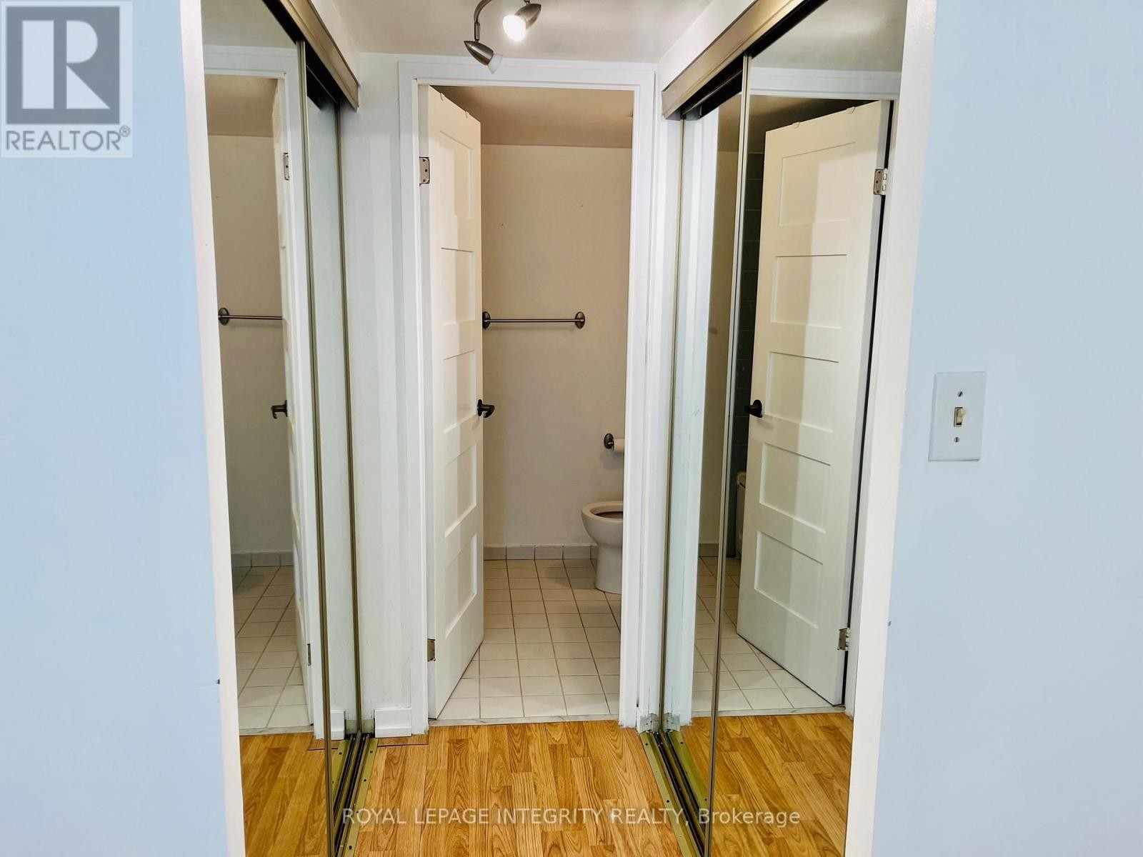 












406 - 1001 BAY STREET

,
Toronto (Bay Street Corridor),




Ontario
M5S3A6

