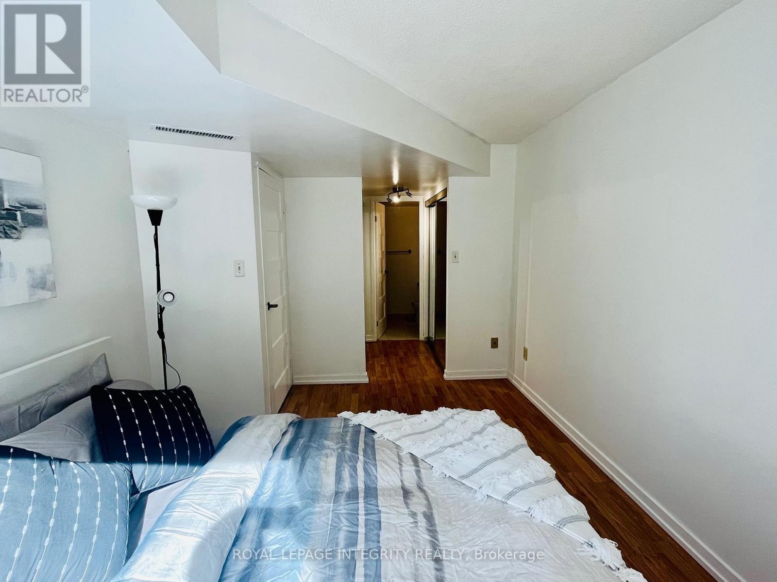 












406 - 1001 BAY STREET

,
Toronto (Bay Street Corridor),




Ontario
M5S3A6

