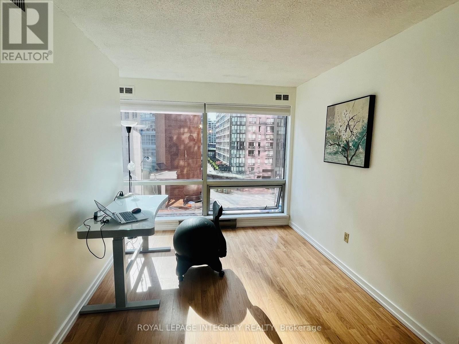 












406 - 1001 BAY STREET

,
Toronto (Bay Street Corridor),




Ontario
M5S3A6

