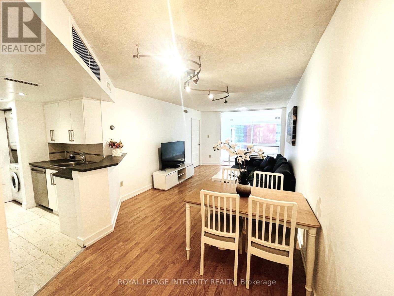 












406 - 1001 BAY STREET

,
Toronto (Bay Street Corridor),




Ontario
M5S3A6

