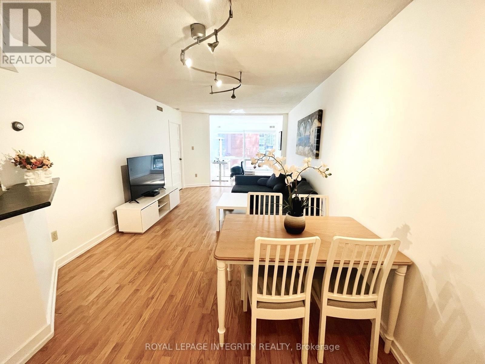 












406 - 1001 BAY STREET

,
Toronto (Bay Street Corridor),




Ontario
M5S3A6

