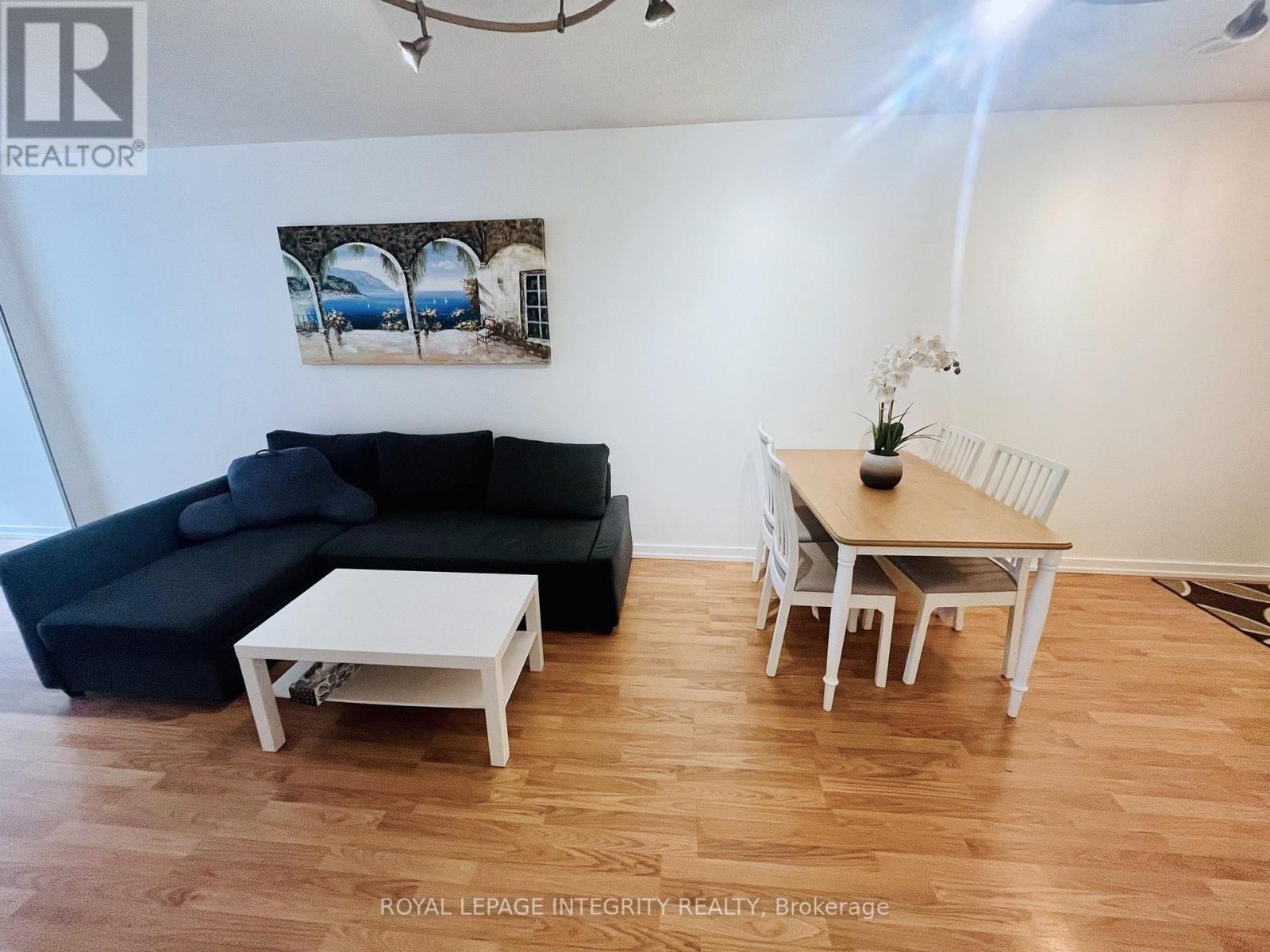 












406 - 1001 BAY STREET

,
Toronto (Bay Street Corridor),




Ontario
M5S3A6

