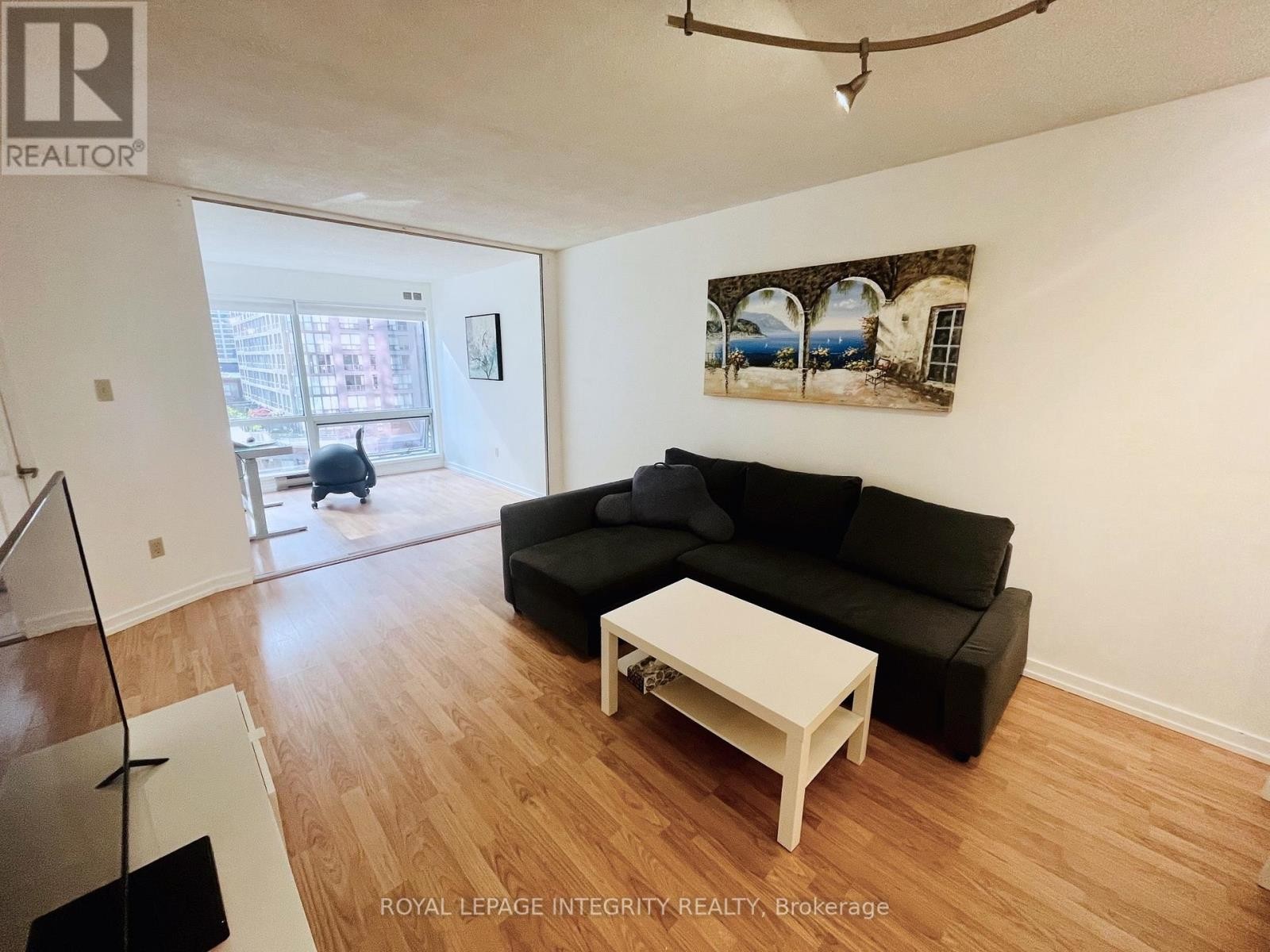 












406 - 1001 BAY STREET

,
Toronto (Bay Street Corridor),




Ontario
M5S3A6

