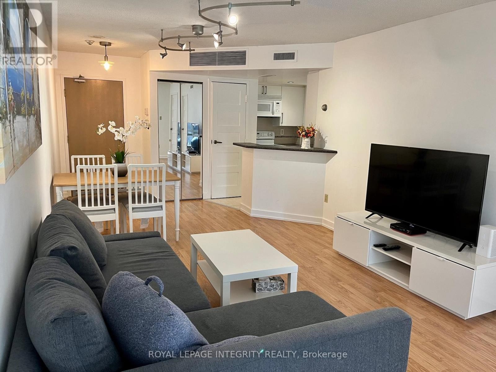 












406 - 1001 BAY STREET

,
Toronto (Bay Street Corridor),




Ontario
M5S3A6

