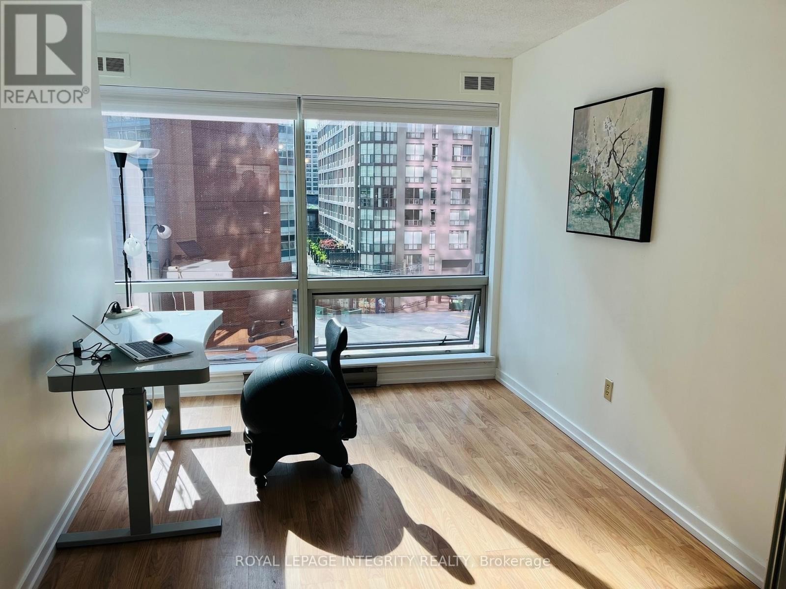 












406 - 1001 BAY STREET

,
Toronto (Bay Street Corridor),




Ontario
M5S3A6

