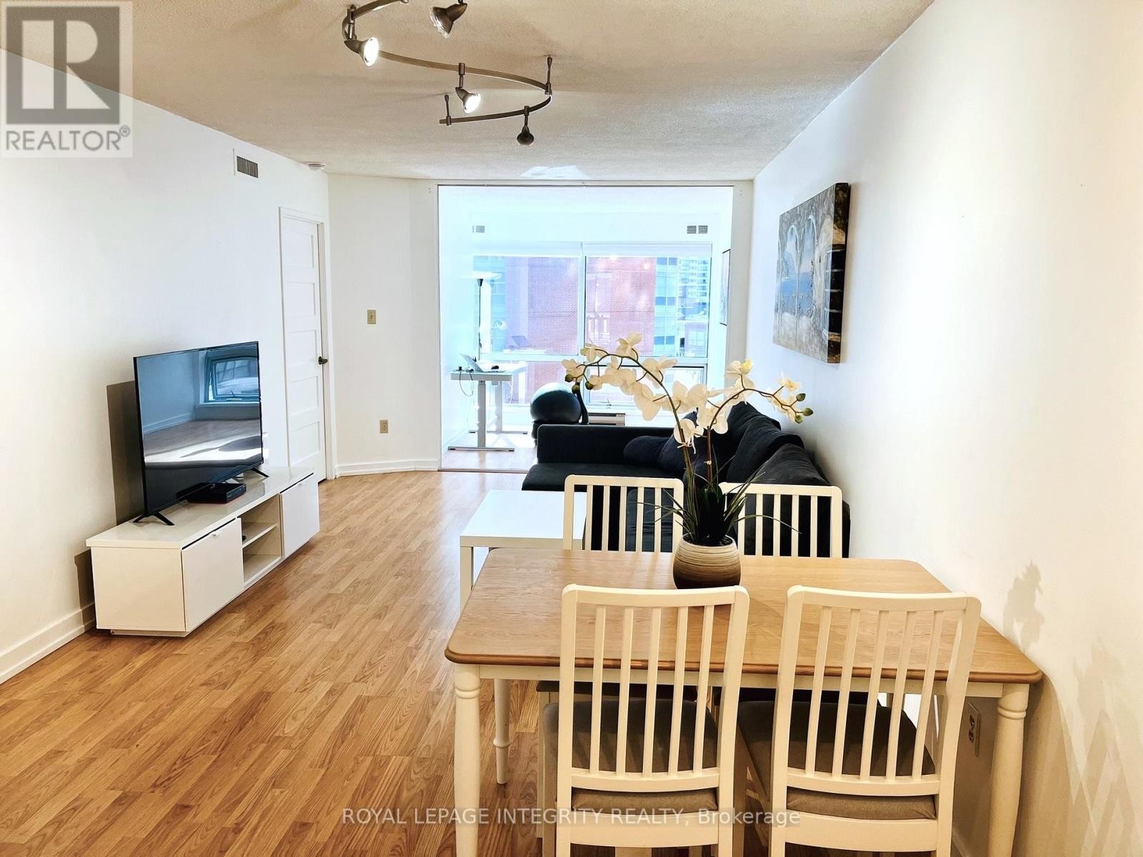 












406 - 1001 BAY STREET

,
Toronto (Bay Street Corridor),




Ontario
M5S3A6

