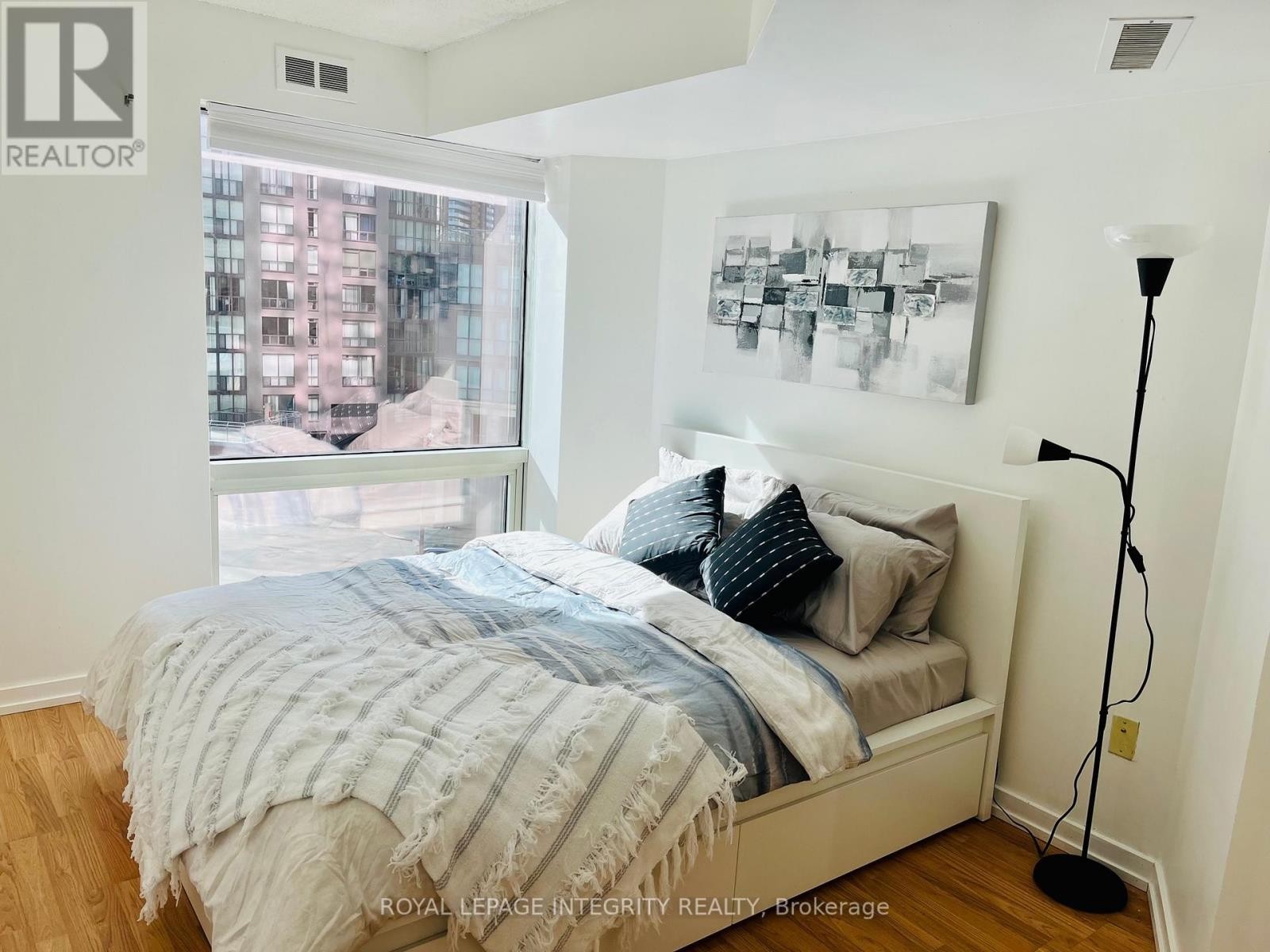 












406 - 1001 BAY STREET

,
Toronto (Bay Street Corridor),




Ontario
M5S3A6

