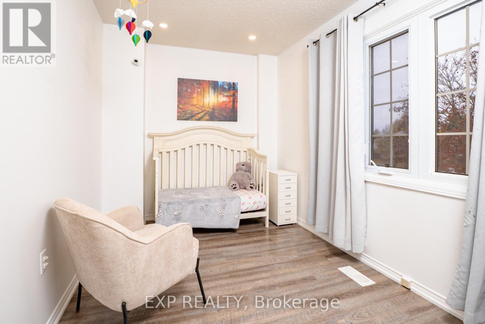 












5 RUTHERFORD DRIVE

,
Clarington (Newcastle),




Ontario
L1B1G7

