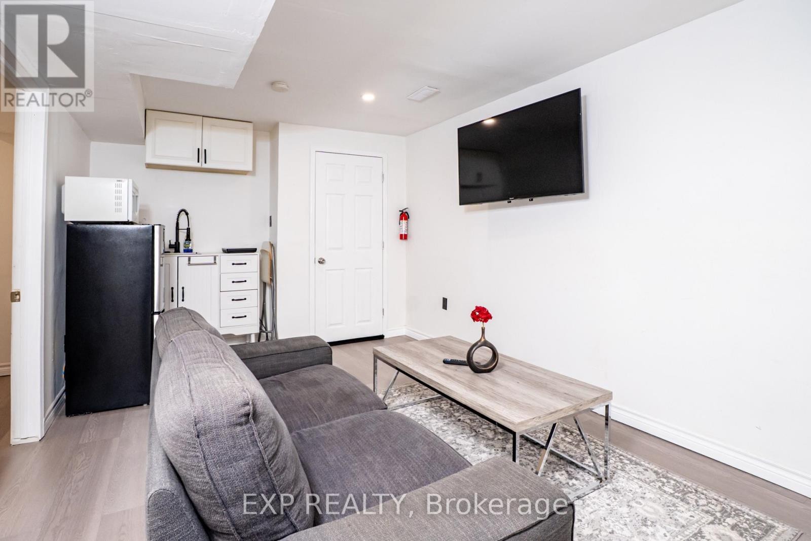 












5 RUTHERFORD DRIVE

,
Clarington (Newcastle),




Ontario
L1B1G7

