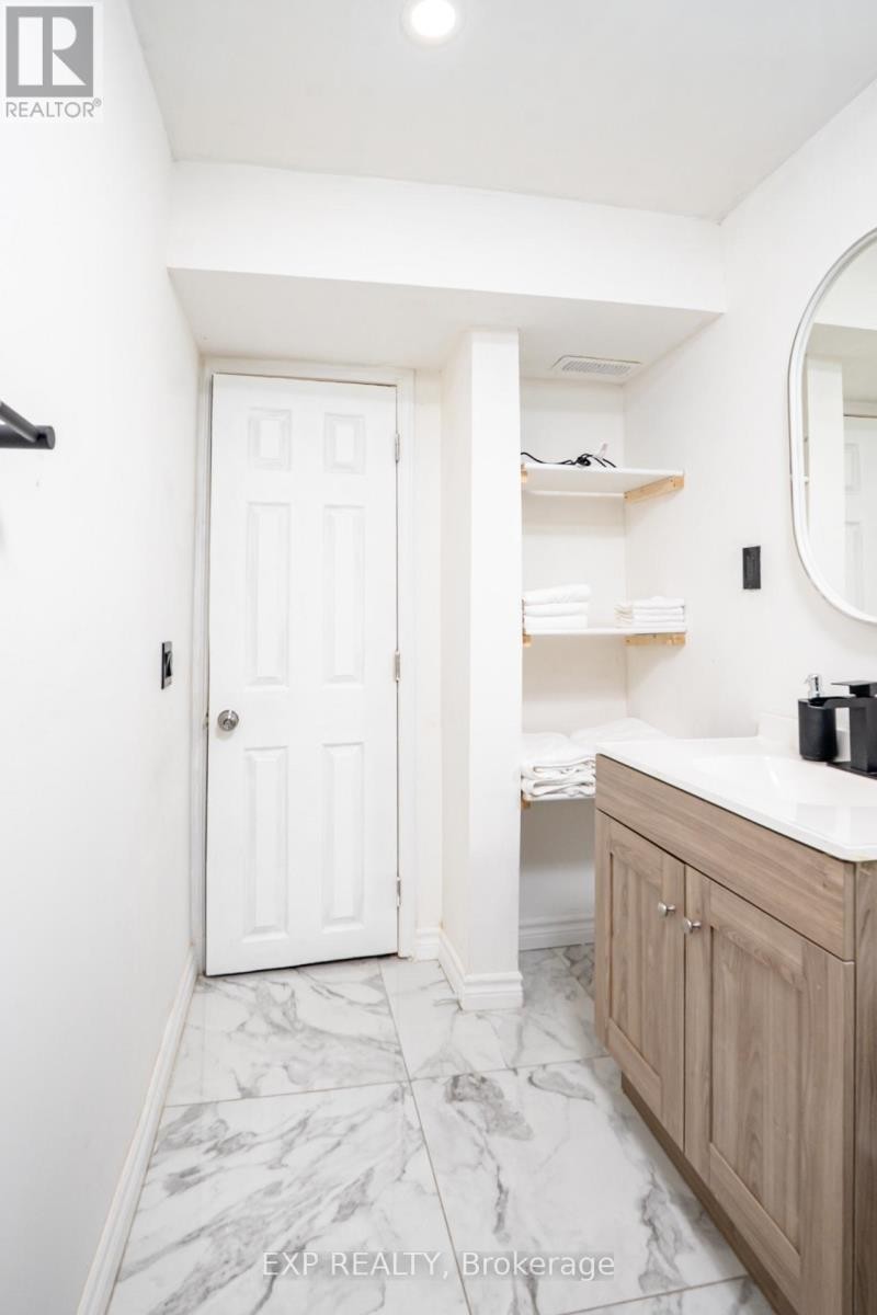 












5 RUTHERFORD DRIVE

,
Clarington (Newcastle),




Ontario
L1B1G7

