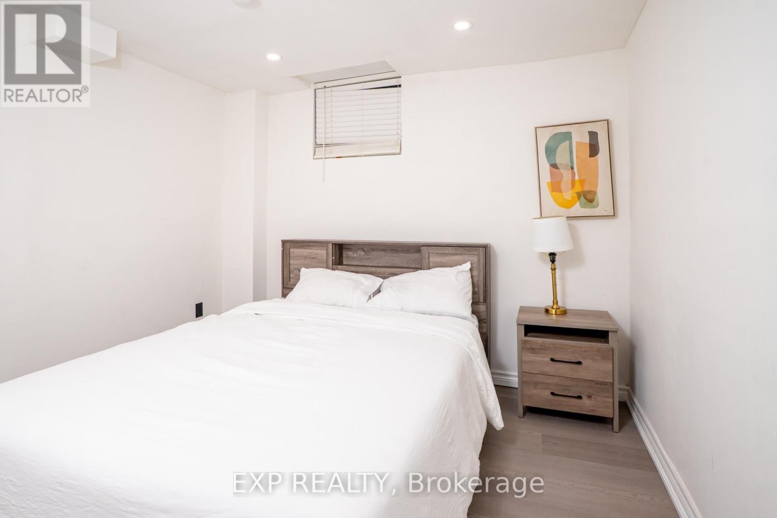 












5 RUTHERFORD DRIVE

,
Clarington (Newcastle),




Ontario
L1B1G7

