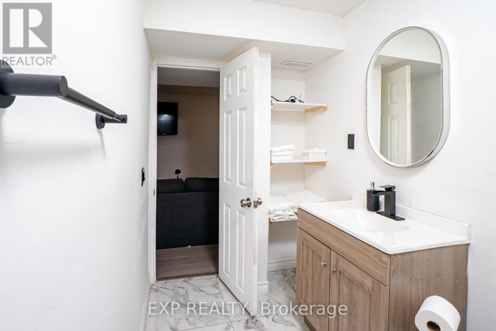 












5 RUTHERFORD DRIVE

,
Clarington (Newcastle),




Ontario
L1B1G7

