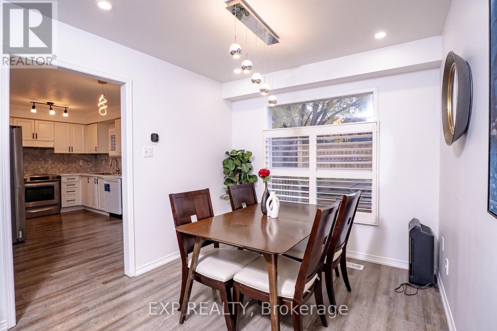 












5 RUTHERFORD DRIVE

,
Clarington (Newcastle),




Ontario
L1B1G7

