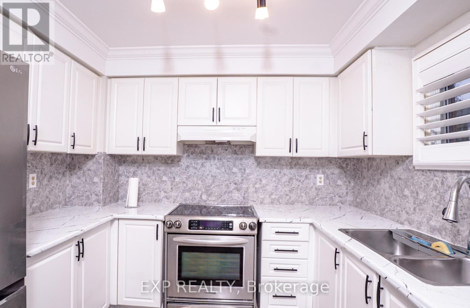 












5 RUTHERFORD DRIVE

,
Clarington (Newcastle),




Ontario
L1B1G7

