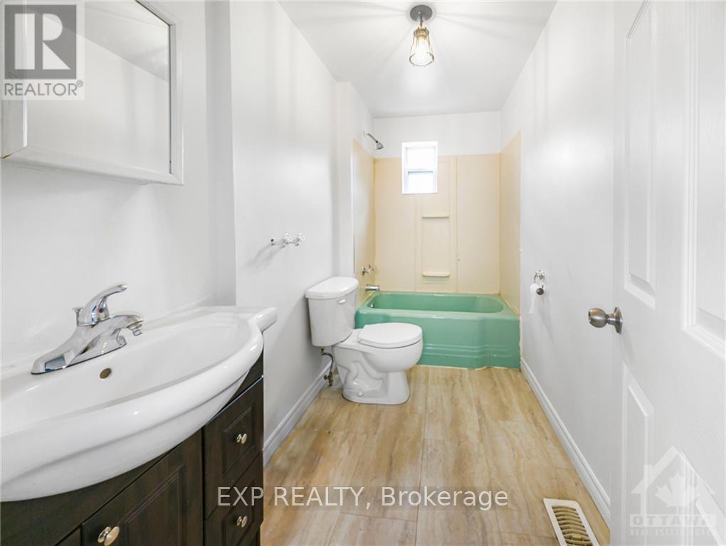 












43 GOVERNMENT ROAD E

,
Kirkland Lake (KL & Area),




Ontario
P2N1A4

