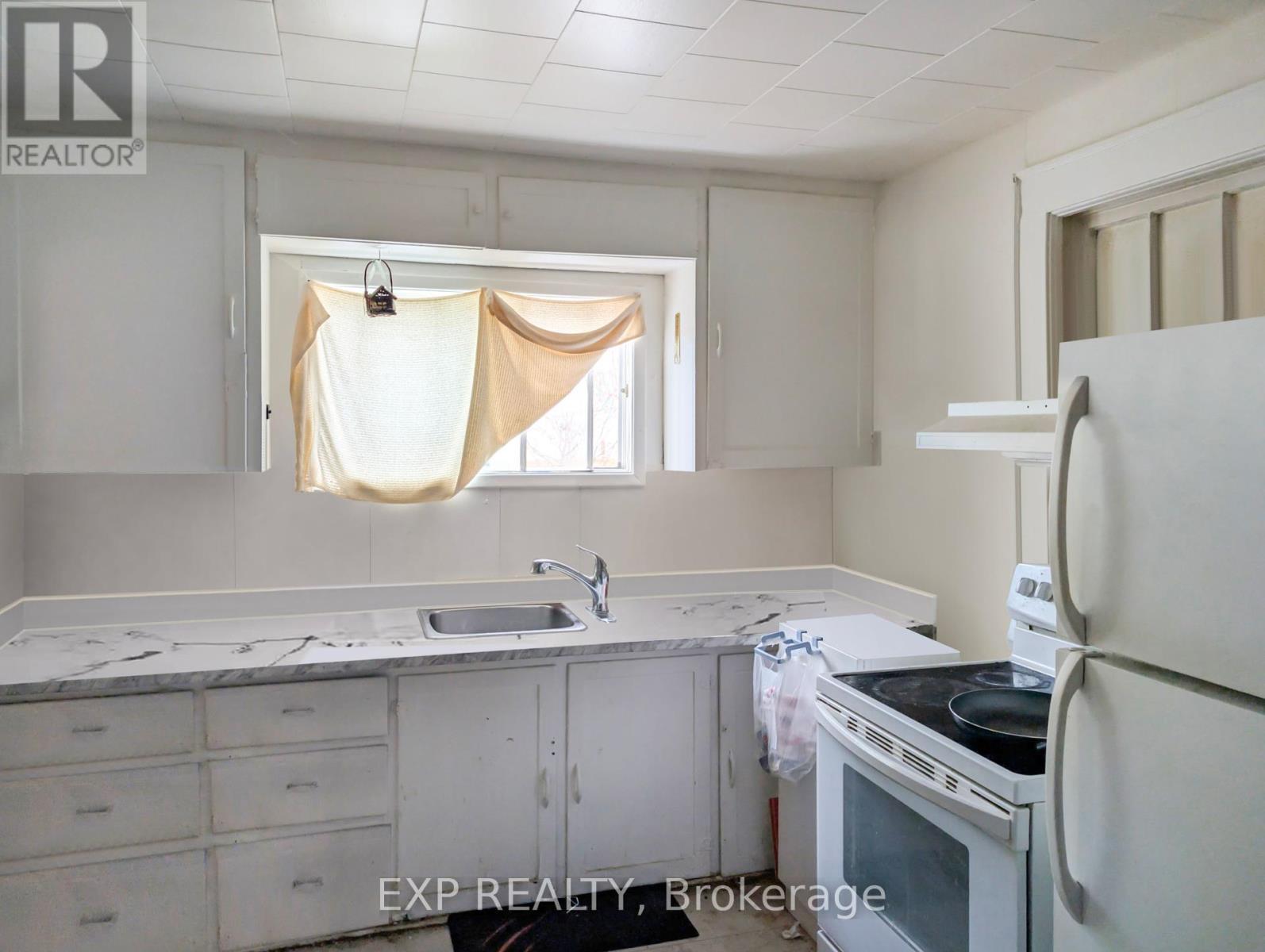 












111 TAYLOR AVENUE

,
Kirkland Lake (KL & Area),




Ontario
P2N2L8

