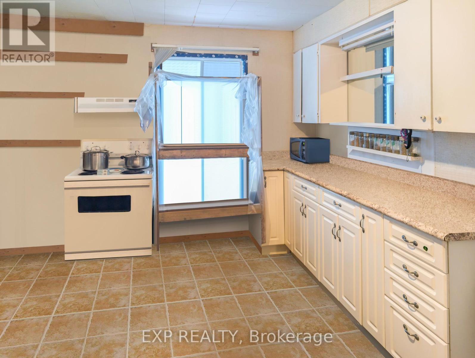 












111 TAYLOR AVENUE

,
Kirkland Lake (KL & Area),




Ontario
P2N2L8

